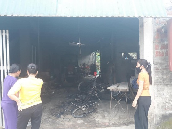 Hà Tĩnh: Kẻ xấu 'khủng bố' nhà dân bằng bom xăng